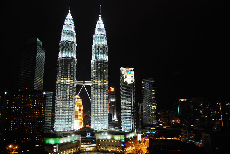 马来西亚的著名地标-国家石油大厦双子塔