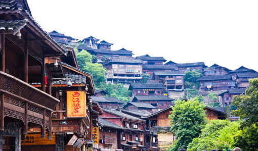 千户苗寨旅游攻略住一晚多少钱 wKgBZ1mjrRqAFRyIAAJCdiONakY68.jpeg?imageView2%2F2%2Fw%2F510%2Fh%2F8000%2Fq%2F100