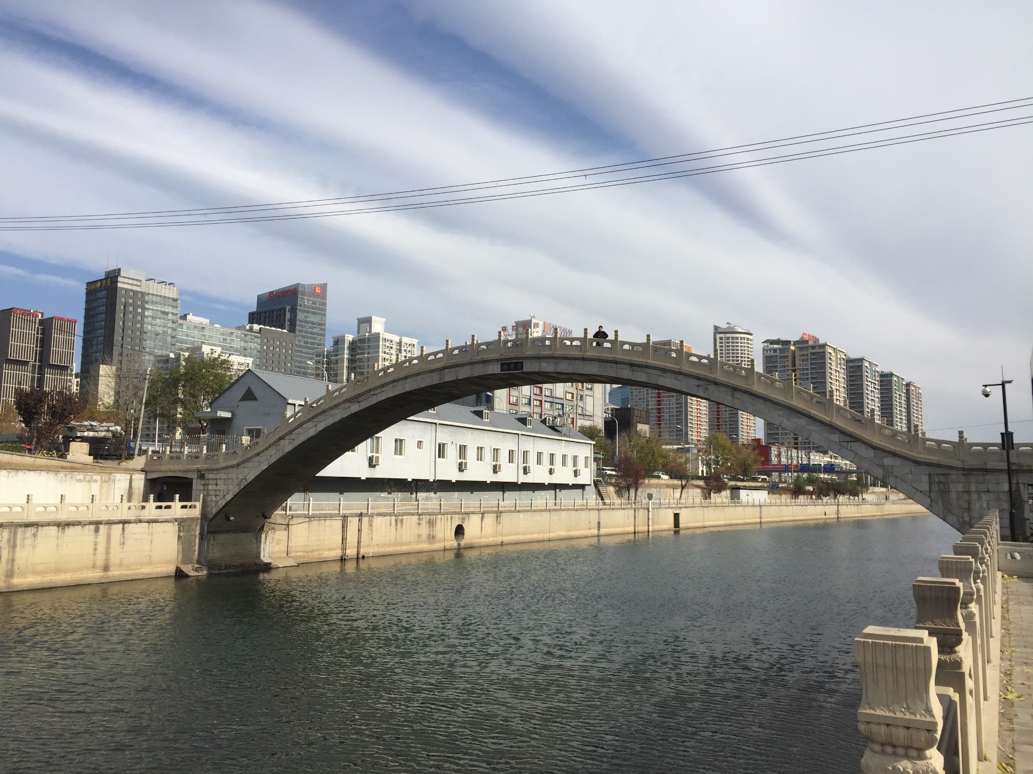游览北京通惠河上的庆丰古闸公园