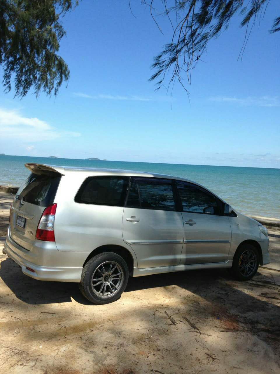 经济七座车:丰田innova或同级别车型