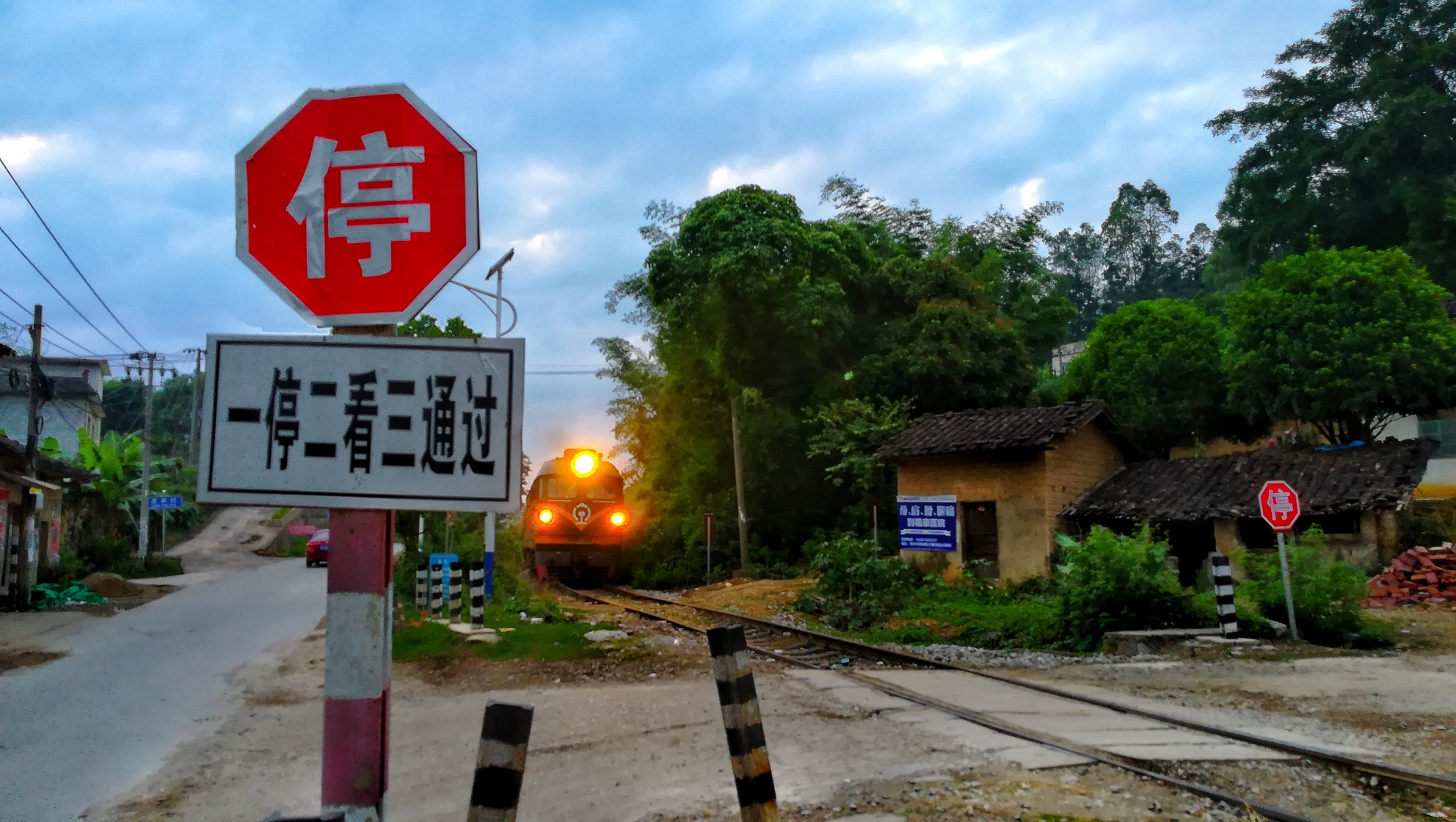 地都镇下成村多少人口_地都镇土尾村掠人图片