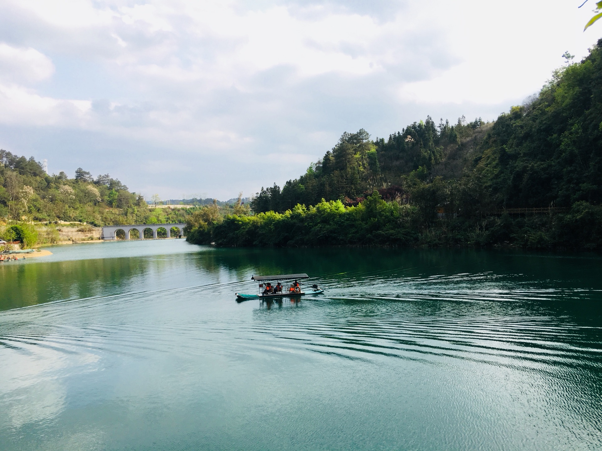 荔波县有多少人口_荔波至王蒙公路沿线的移民新村 梦柳布依族小镇