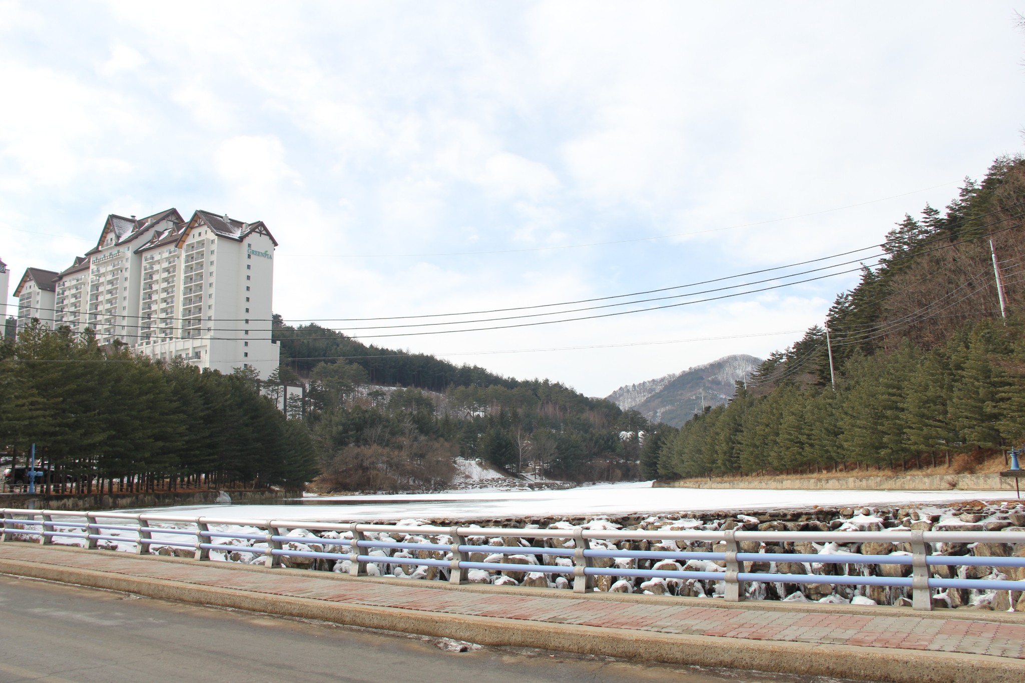 平昌有多少人口_附视频 平昌某路口一人倒地不起,地上还有一摊红色的......(3)