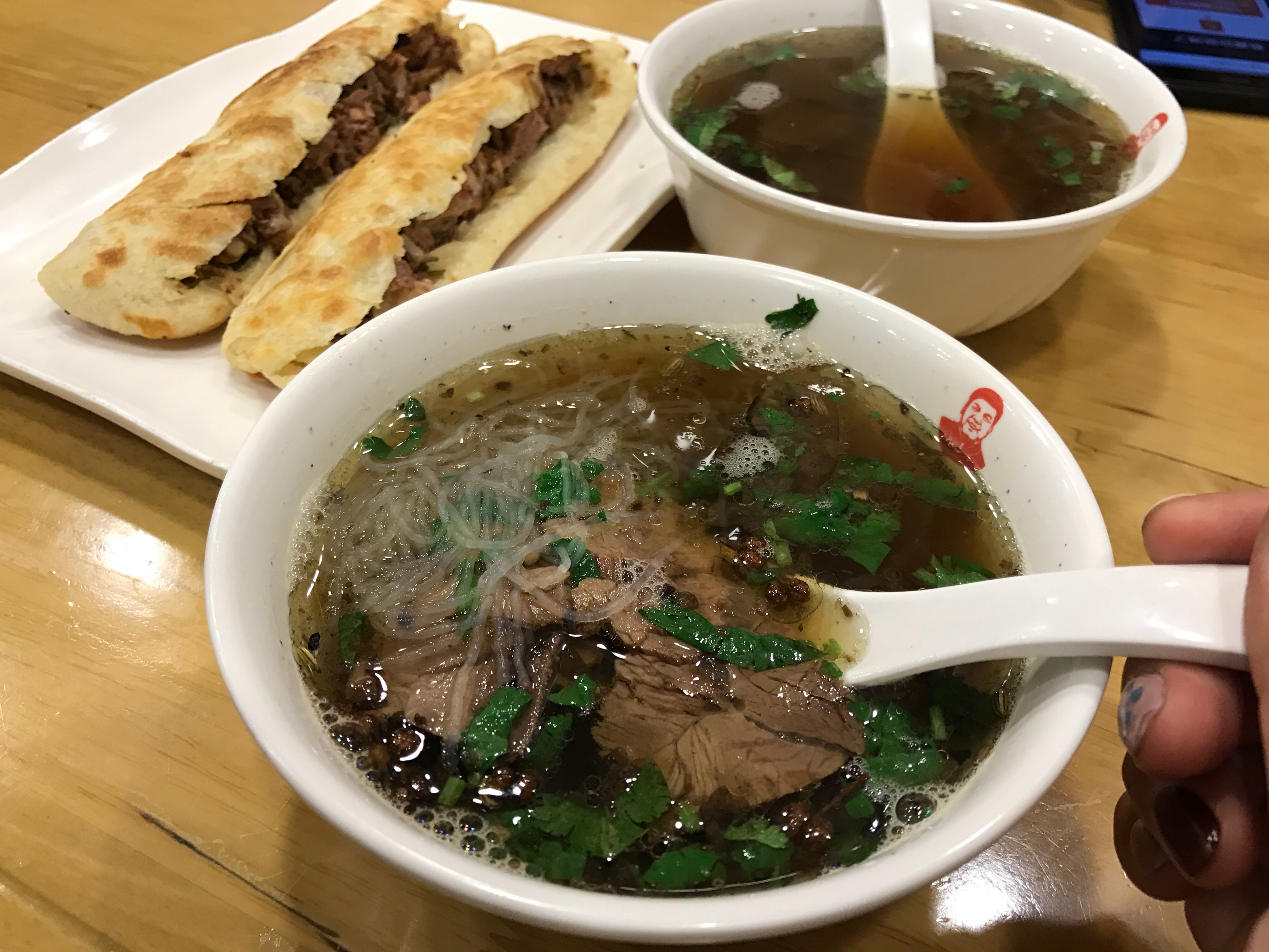 烤肉季人均_烤肉季羊肉串图片(3)