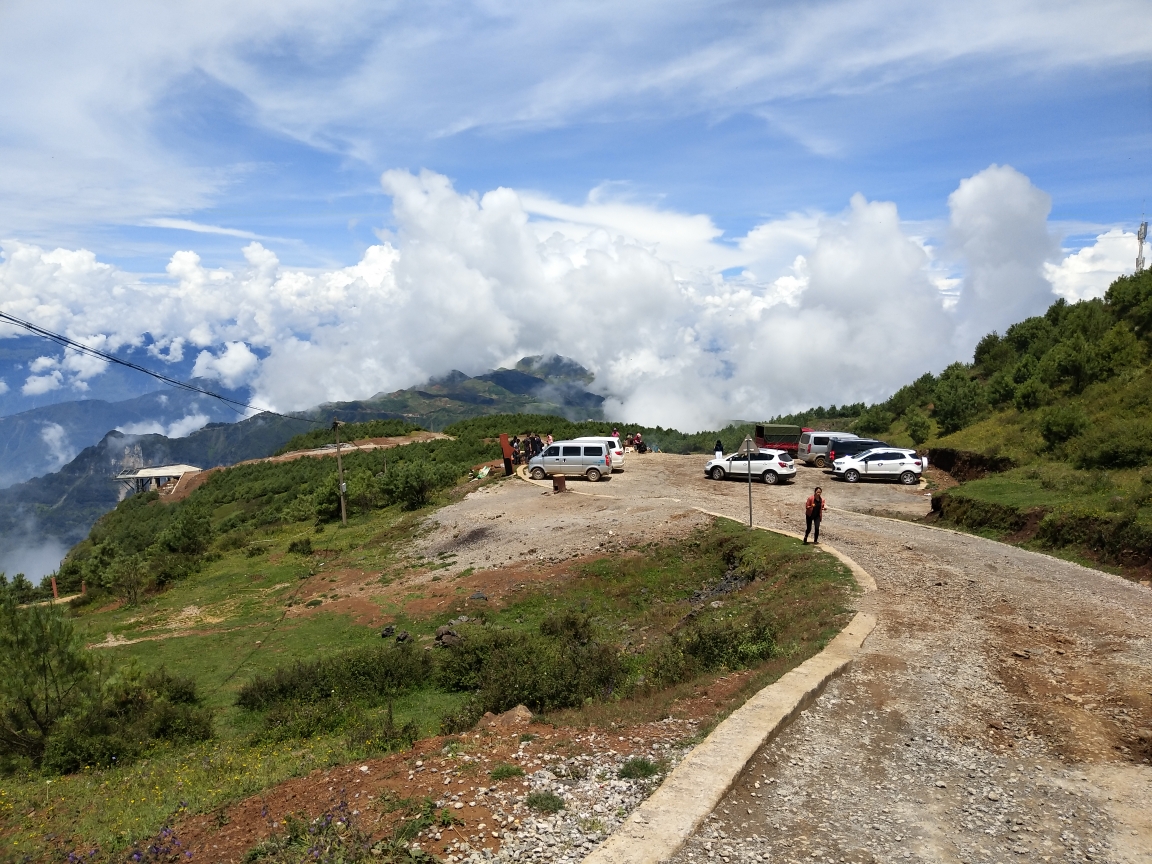 昭通大山包 鸡公山大峡谷 中国翼装飞行训练玻璃栈道