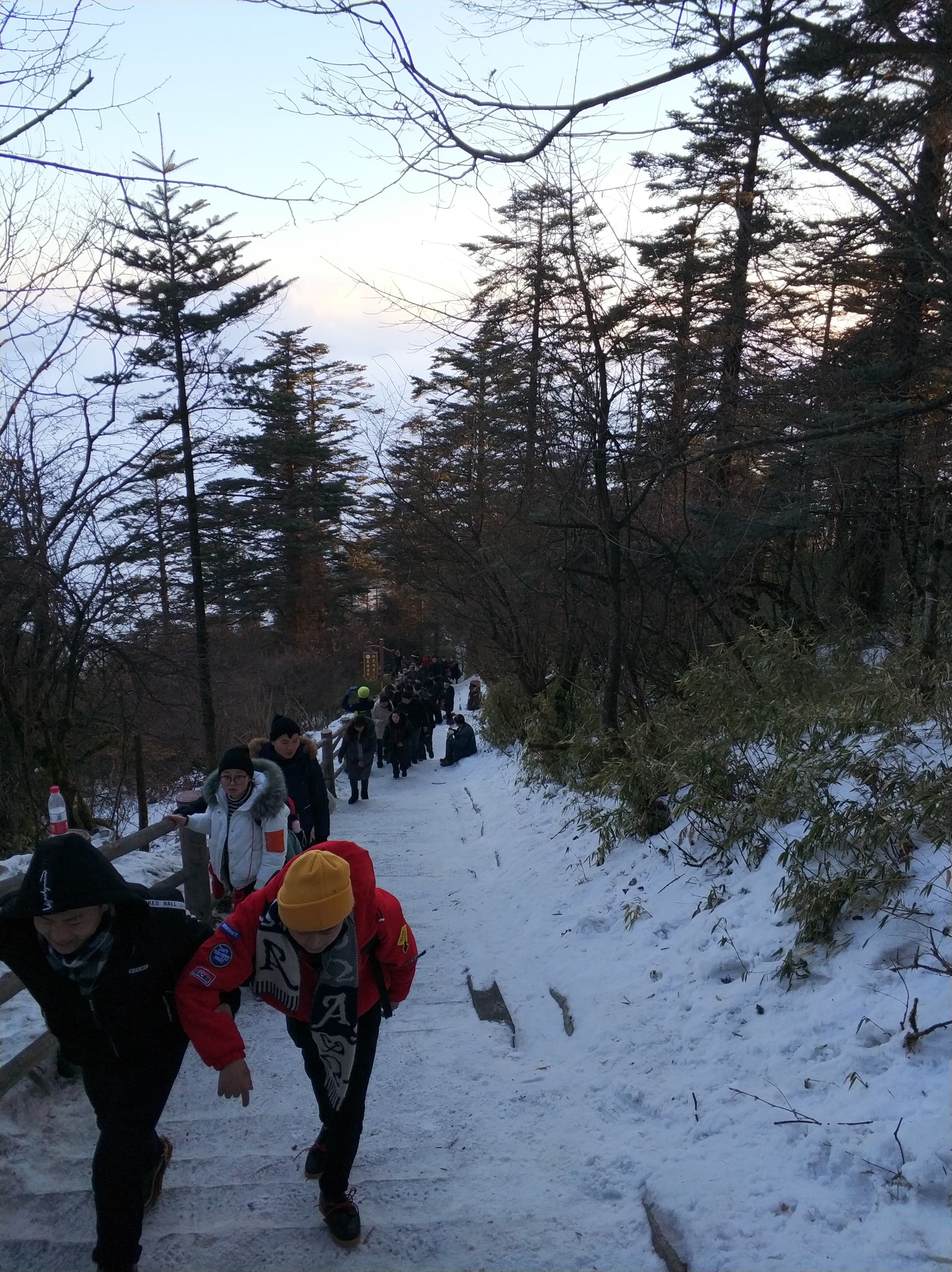 去峨眉山怎么穿搭_峨眉山金顶图片