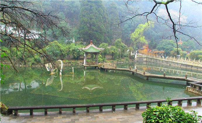黔灵山公园         