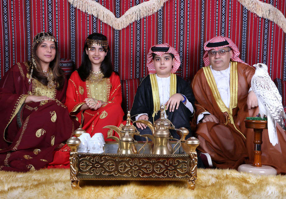 阿布扎比 阿联酋传统皇室服装体验 穿成土豪 拍出土豪