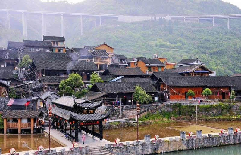 凤凰古城之外的苗寨风情有你意想不到的风景