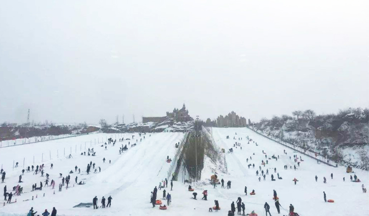 西宁奥斯陆冰雪世界滑雪场一日游(增加塔尔寺景点)