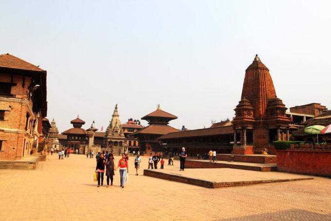 西藏怎么去尼泊尔 wKgEaVzVOzyAaoAEAADv_EqC9MI55.jpeg?imageView2%2F2%2Fw%2F680%2Fq%2F90