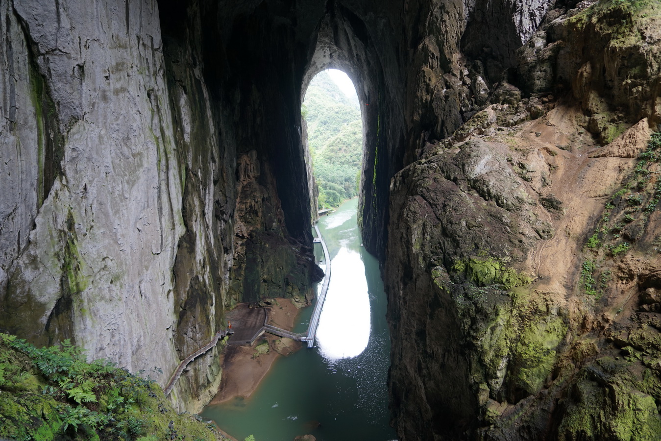 多彩贵州之三平塘六硐中国天眼格凸河穿洞景区