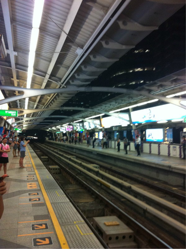 哪里地铁没有屏蔽门 wKgB3FFuSbiAdPpIAAm4ngjR68o79.jpeg?imageView2%2F2%2Fw%2F600%2Fq%2F90%7CimageMogr2%2Fstrip%2Fquality%2F90