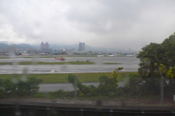 松山机场在台湾哪个市 wKgB4lMSNzSAe5f_AACnaG5j2Hw04.jpeg?imageView2%2F2%2Fw%2F600%2Fh%2F600%2Fq%2F90