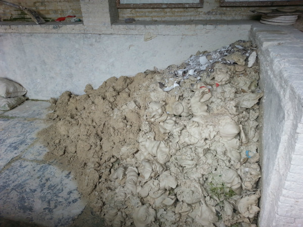 什么是高岭土功效 wKgB6lQKmdeAAmANAA5vH5nHDlU75.jpeg?imageView2%2F2%2Fw%2F600%2Fq%2F90%7CimageMogr2%2Fstrip%2Fquality%2F90