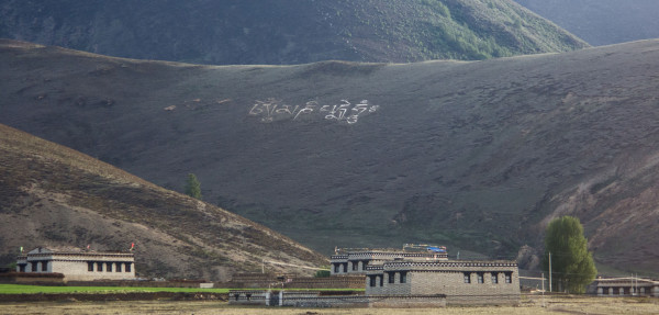 猜成语图片落日路_看图猜成语
