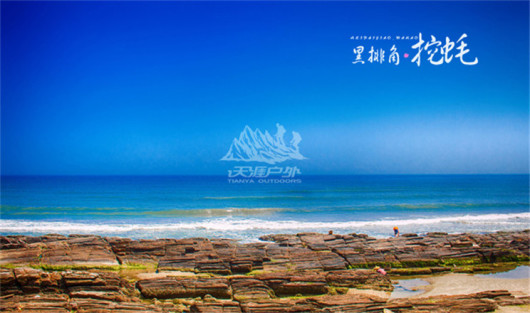 【活动建议】 1. 这是一条较为轻松休闲的线路 2. 海岸山脊线穿越遮阴处少,请做好防晒准备。 3. 请根据自身情况准备装备,尤其是干粮与水的分量,建议水在1.5升以上。 4. 建议参加人员年龄:6-55岁(特例除外)。 【装备建议】 1. 个人装备:登山鞋或防滑吸力好一点的鞋子、雨衣(必备)、头灯、手套、护膝、双肩背包、遮阳帽、替换衣物(可放车上),禁止穿高跟鞋、凉鞋、裙子等非运动服装 2.