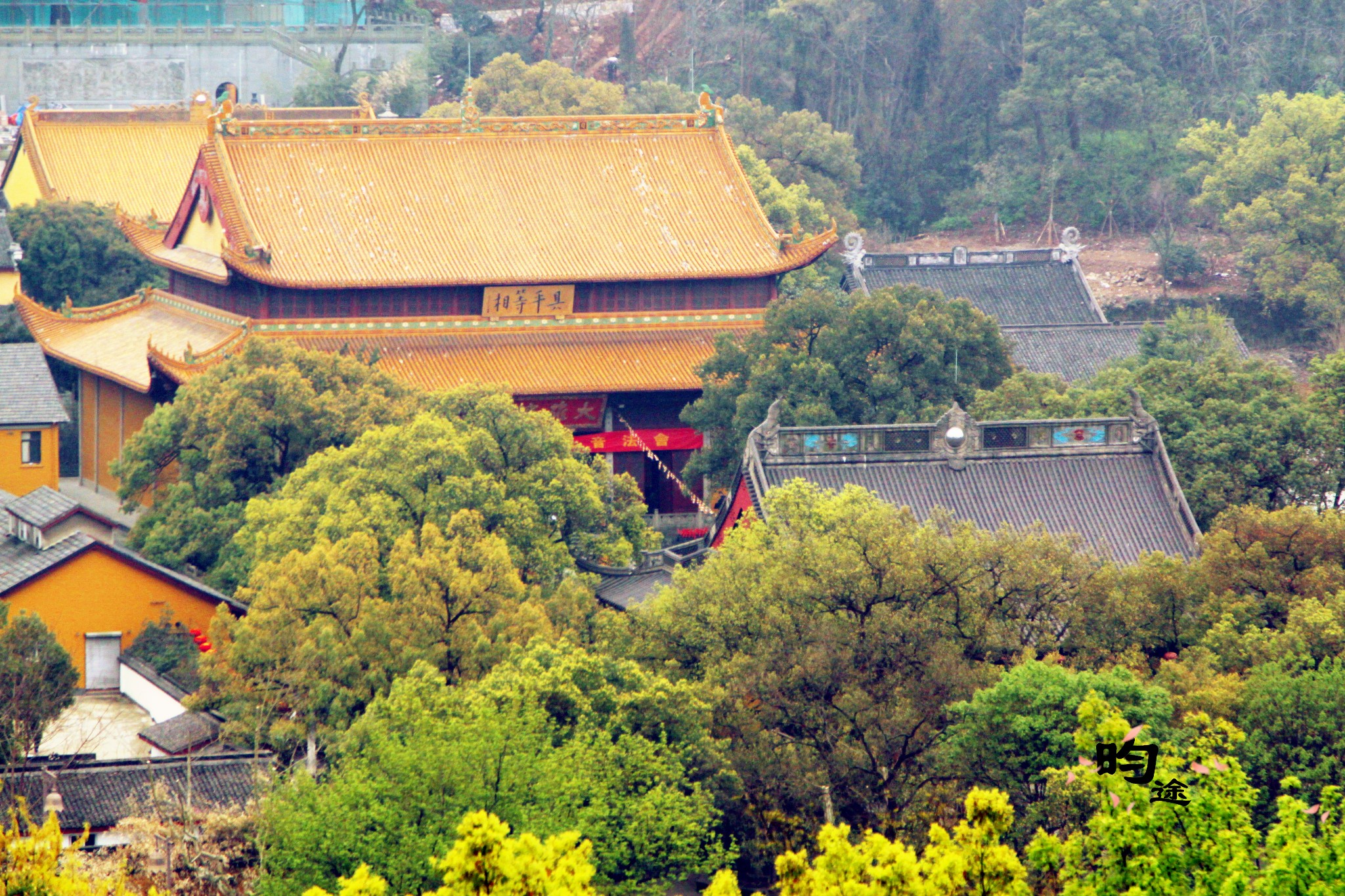 国内游 旅游攻略 南屏晚钟的意境是指夜幕降临时,南屏山净慈寺的钟声