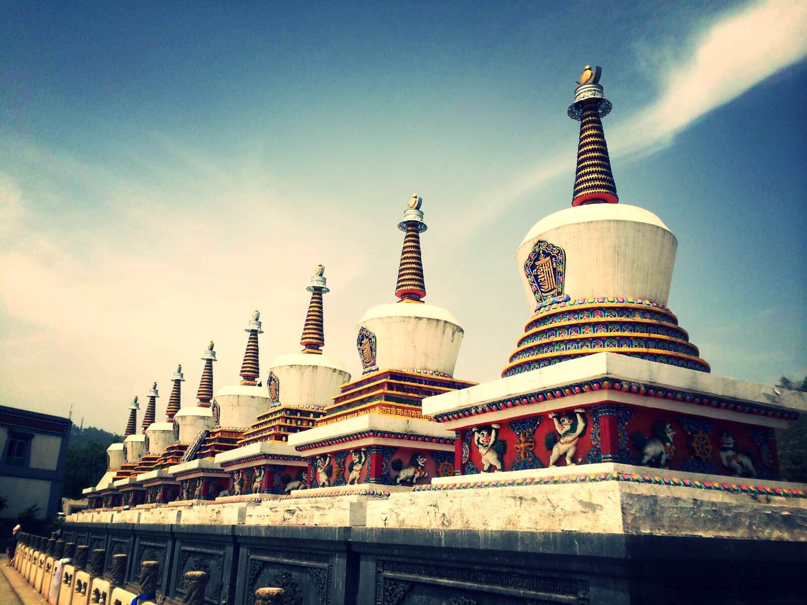 塔尔寺经济总量和游客接待量_塔尔寺图片(2)