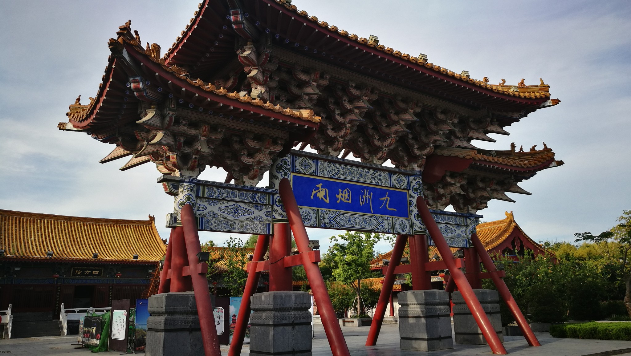 清明上河園是國家首批aaaaa級旅遊景區和中國非物質文化遺產展演基地.