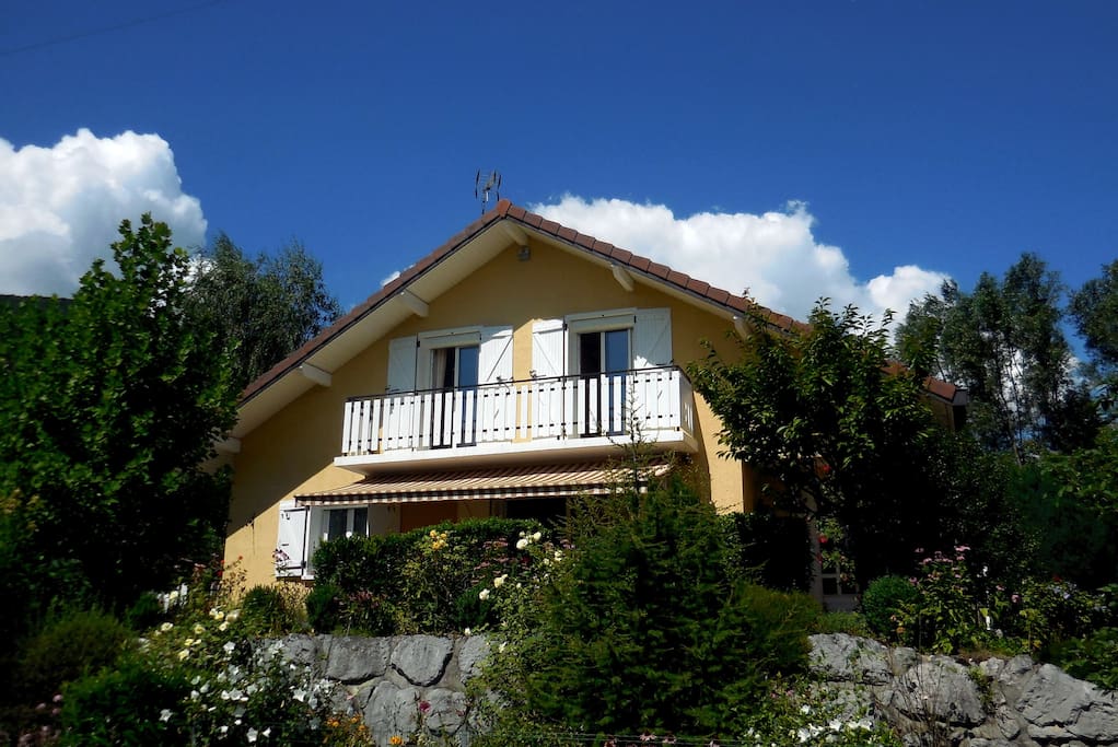 large house with beautiful terrace close to lake