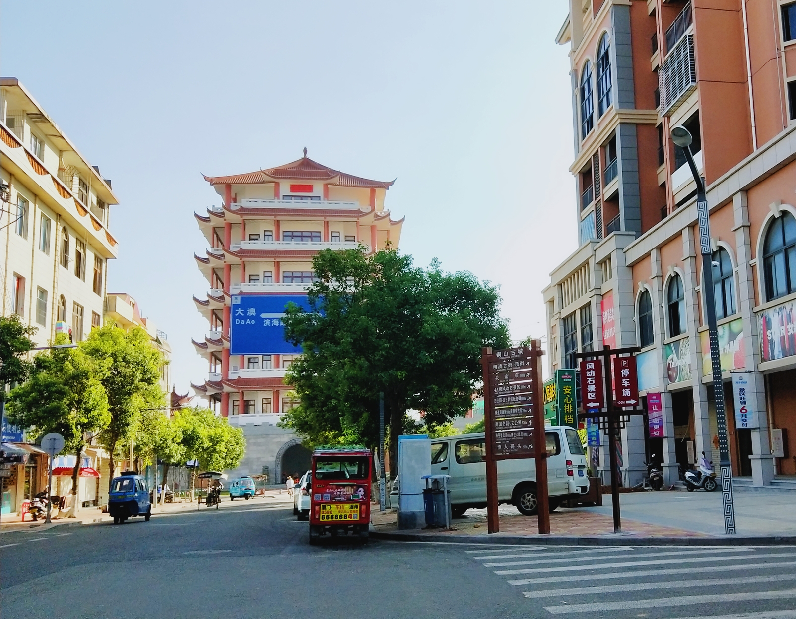 路线全长786米,这条古街将东山风动石景区和文公祠,古城区,南门湾串联