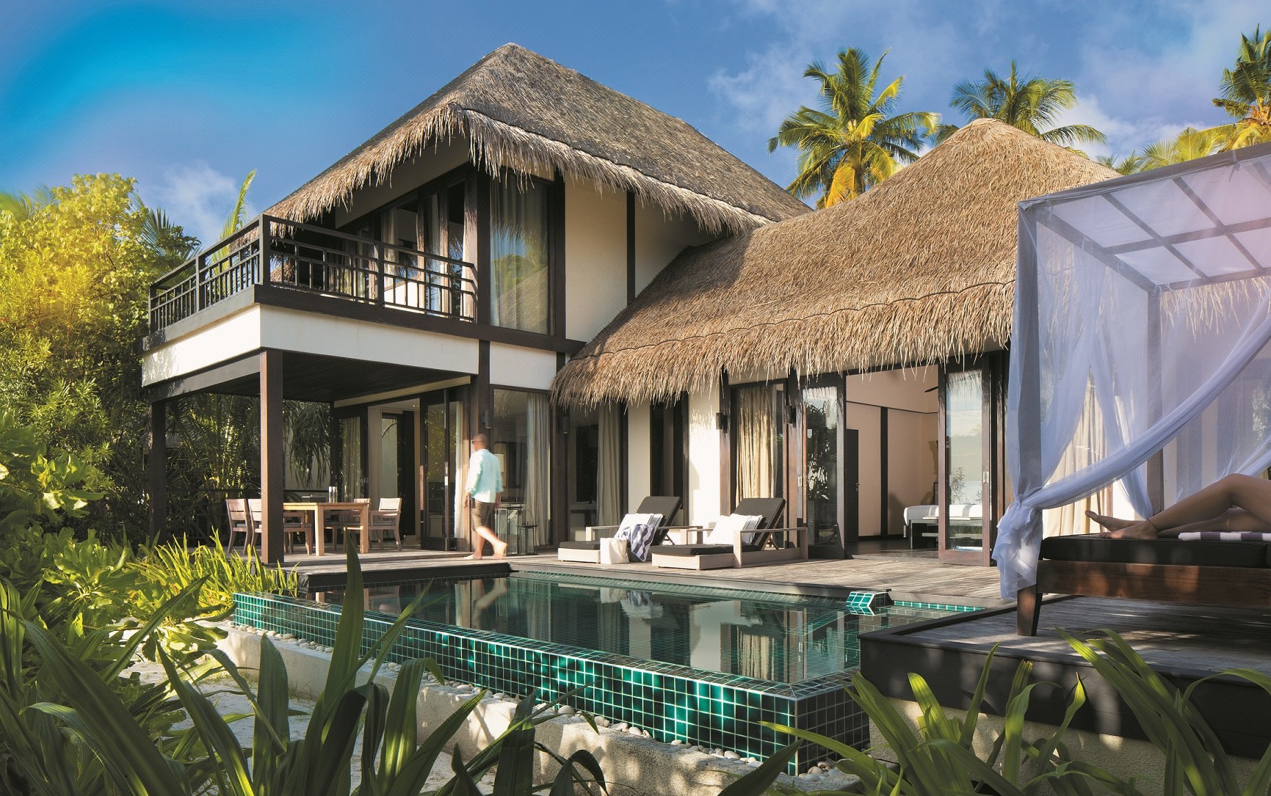 可以从酒店的湖泄房水上别墅直接到海里.