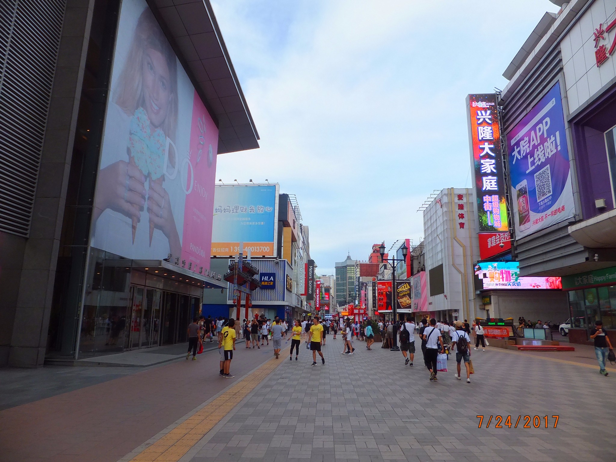 沈阳中街婚纱一条街_沈阳中街图片(3)