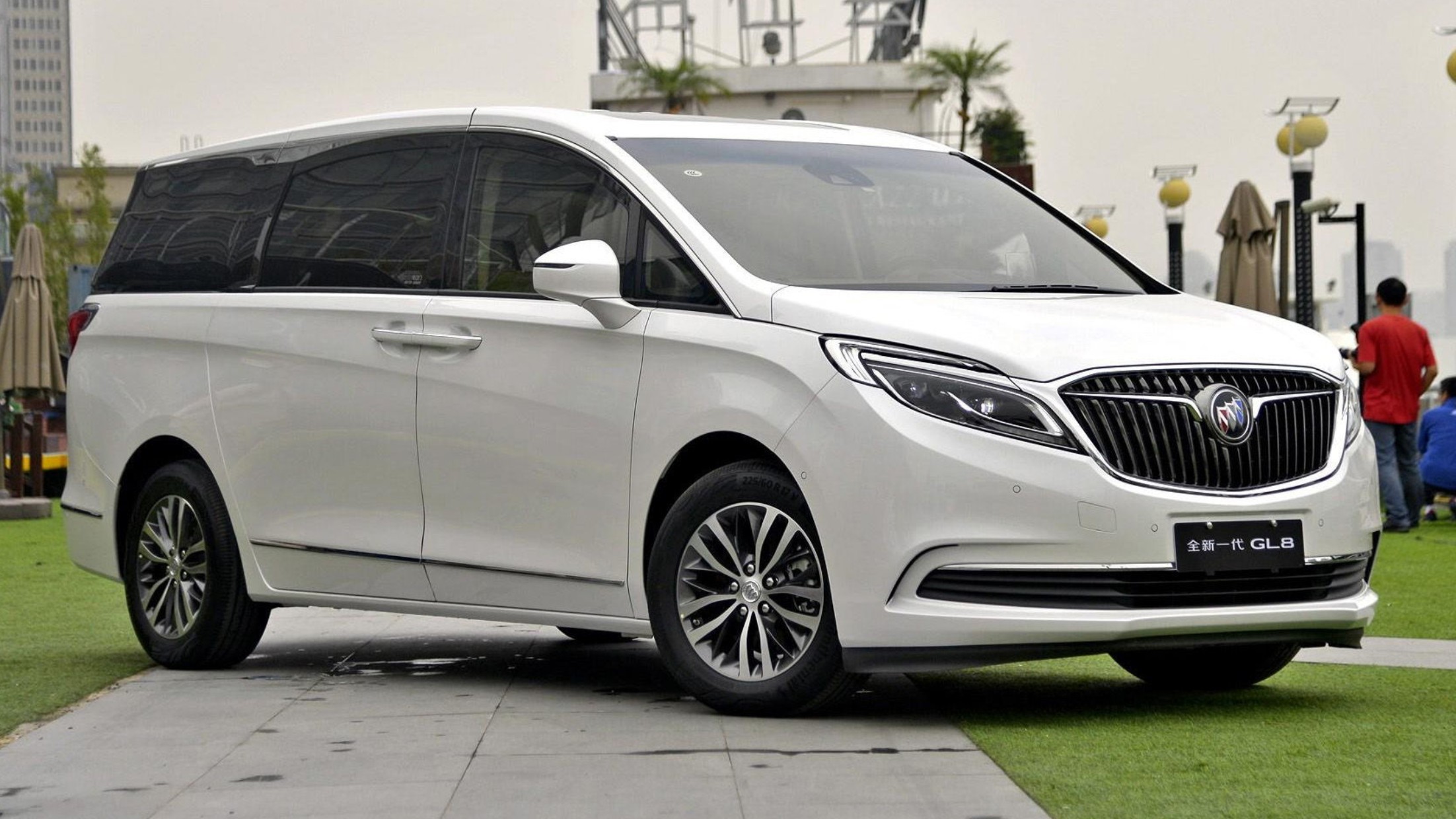 【商务 座车】格瑞斯同级别车型/乘坐人数: 人/行李携带数量: 件  寸