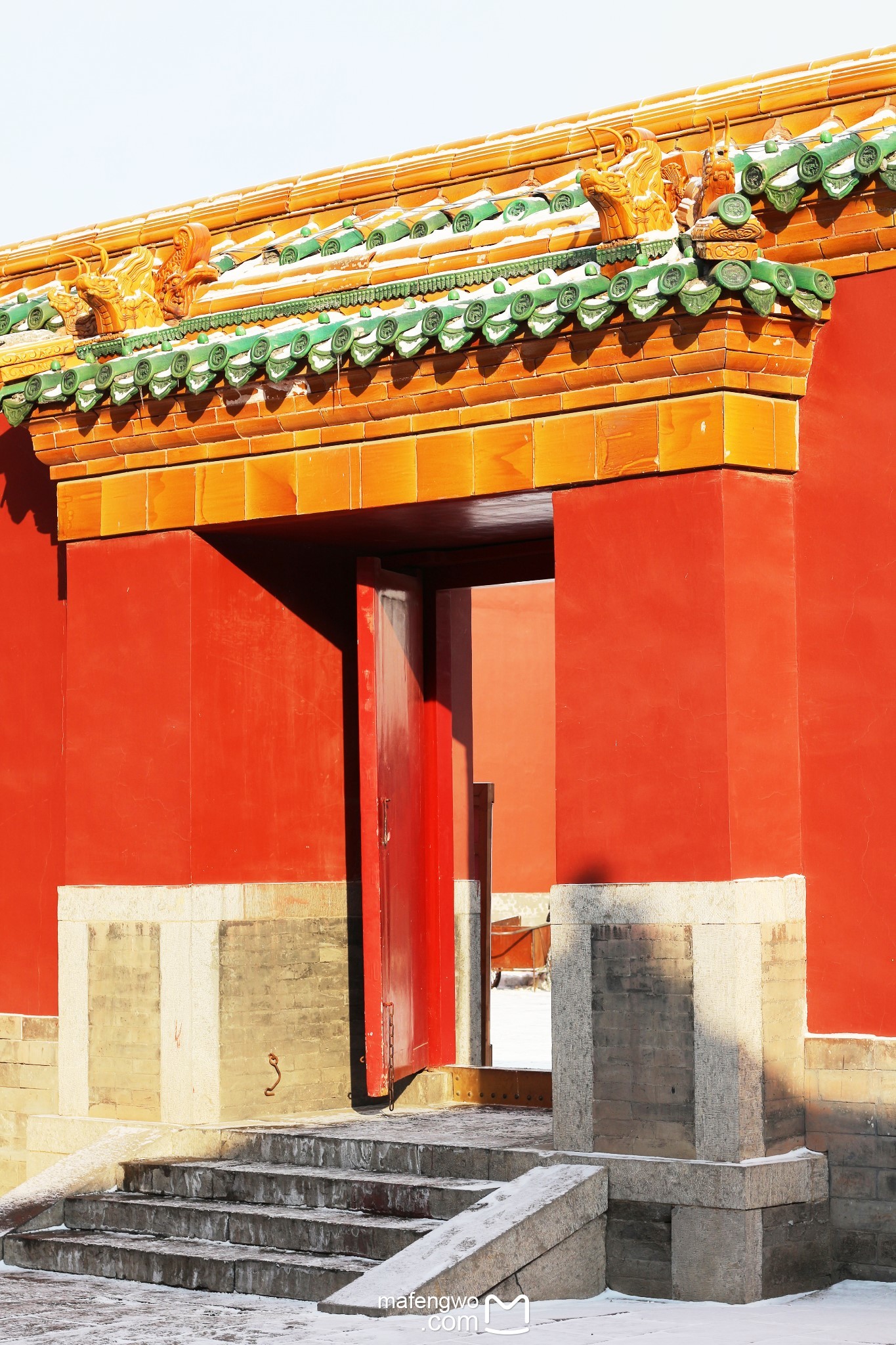 盛京德红墙碧瓦白雪