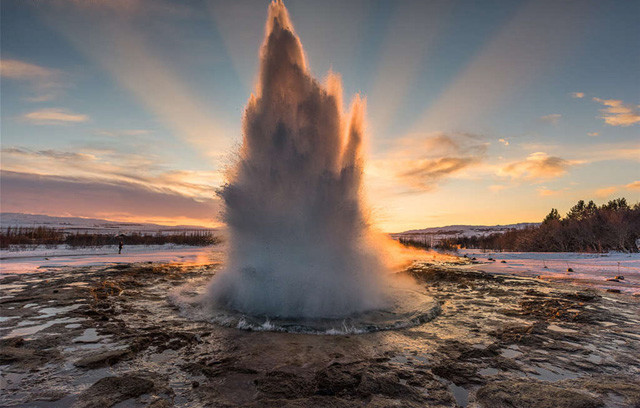 天空发出轰隆隆的响声是怎么回事 wKgBEFqD4ruAK8XTAAGOgSuaugA96.jpeg?imageView2%2F2%2Fw%2F680%2Fq%2F90%7CimageMogr2%2Fstrip%2Fquality%2F90