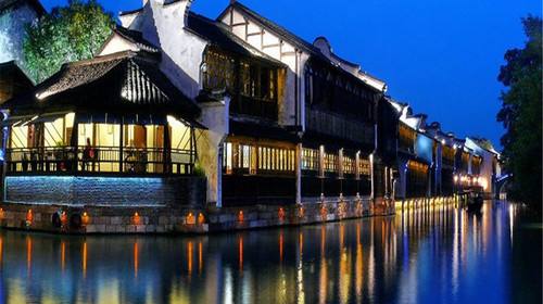 周庄和同里,哪个地方值得住一晚?晚上的夜景好