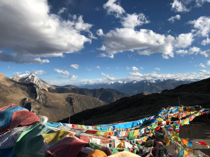 自驾游旅游线路川藏 wKgBEFuGAlOAIo4SAArCgv44Yoc64.jpeg?imageView2%2F2%2Fw%2F680%2Fq%2F90%7CimageMogr2%2Fstrip%2Fquality%2F90