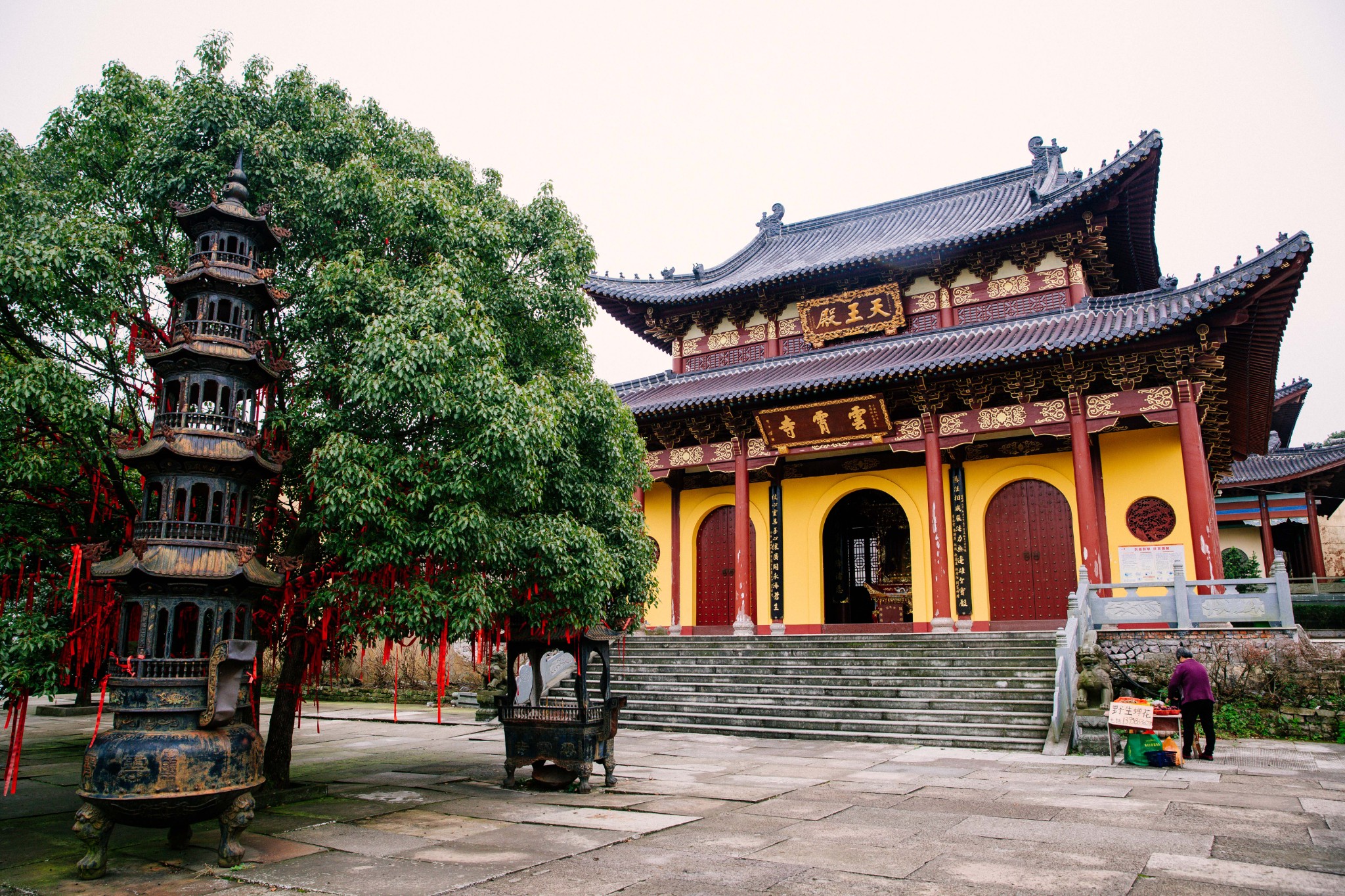 山頂有云霄寺,上下天湖,和平塔,瑤池等景點