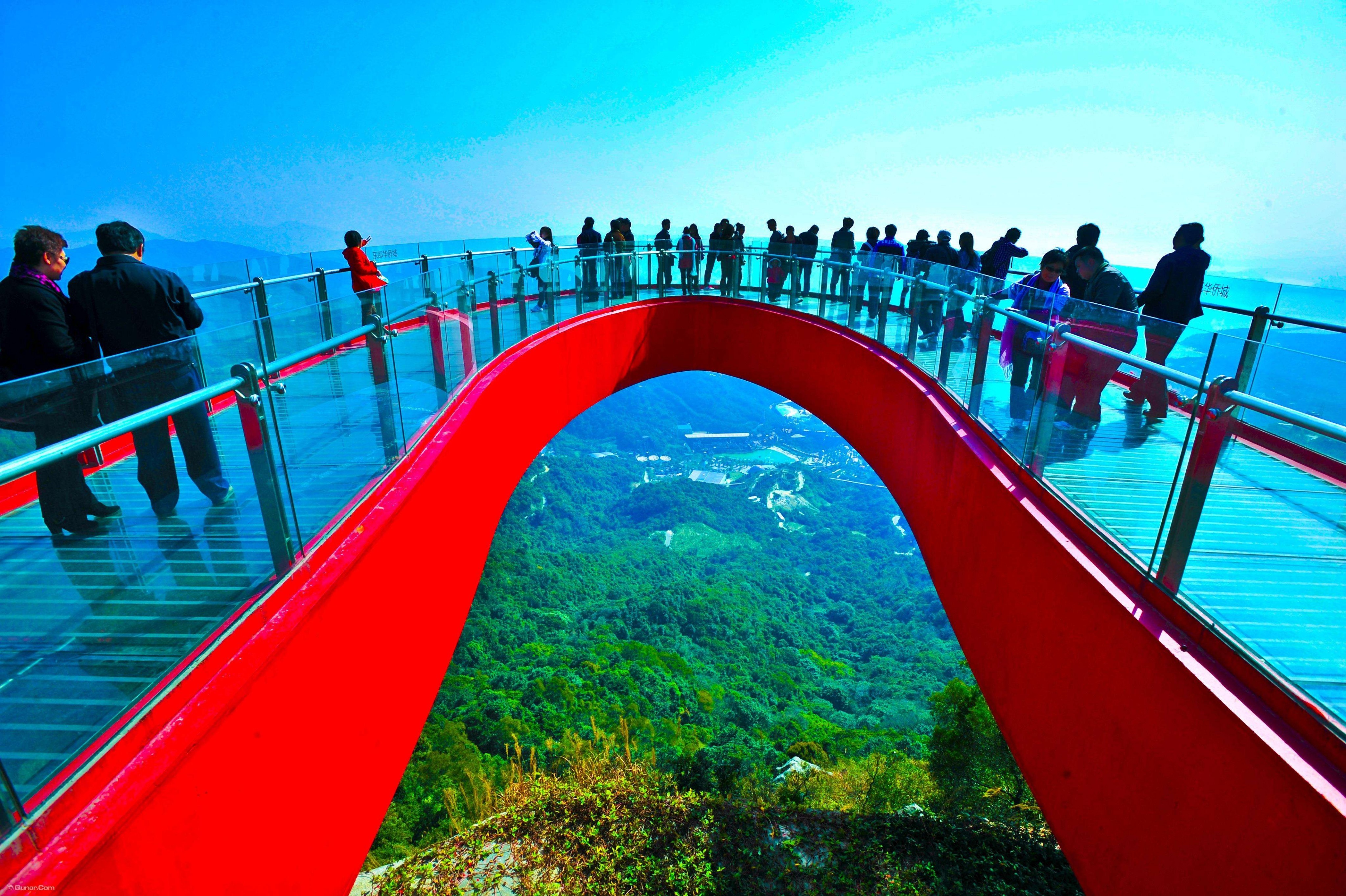 大峡谷一般适合喜欢玩游戏,追求刺激的蜂蜂,里面机动游戏比较多,玩