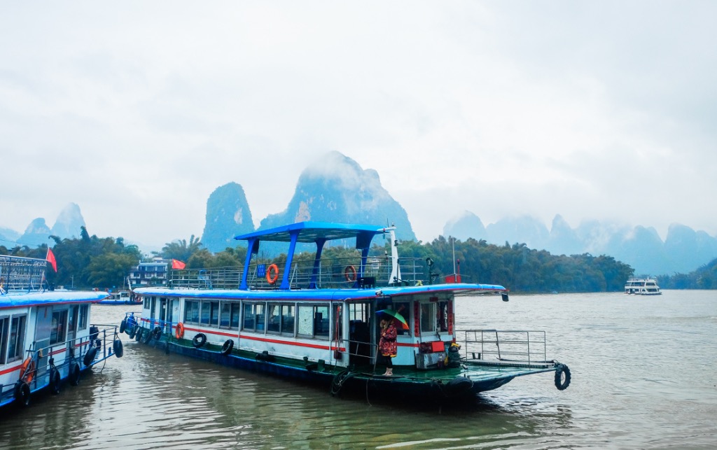 制作完团扇,步行10来分钟即可来到兴坪渡口