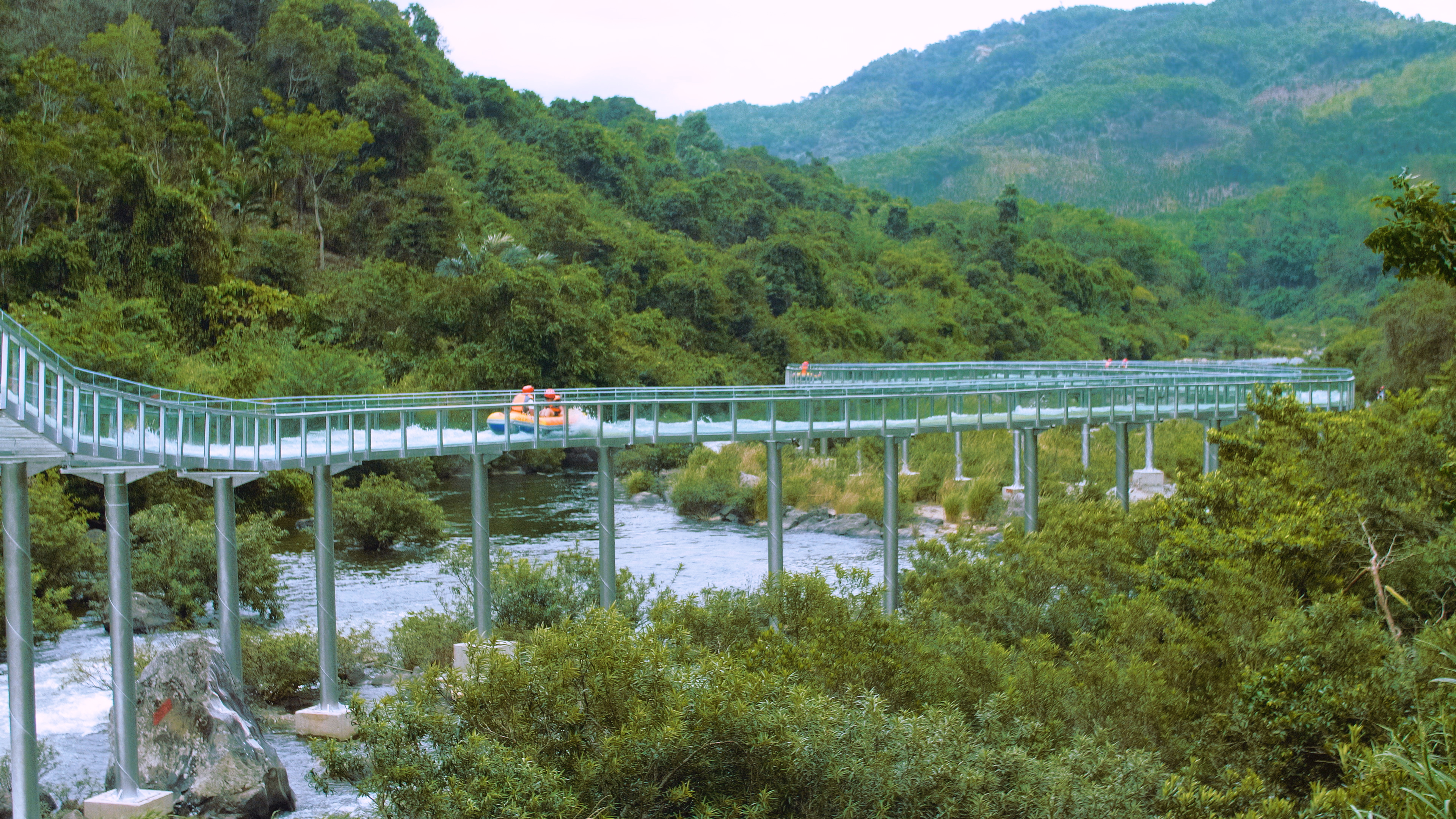 琼中峡激情漂流一日游(空中玻璃漂流 天然河道漂流 参观兴隆南药热带