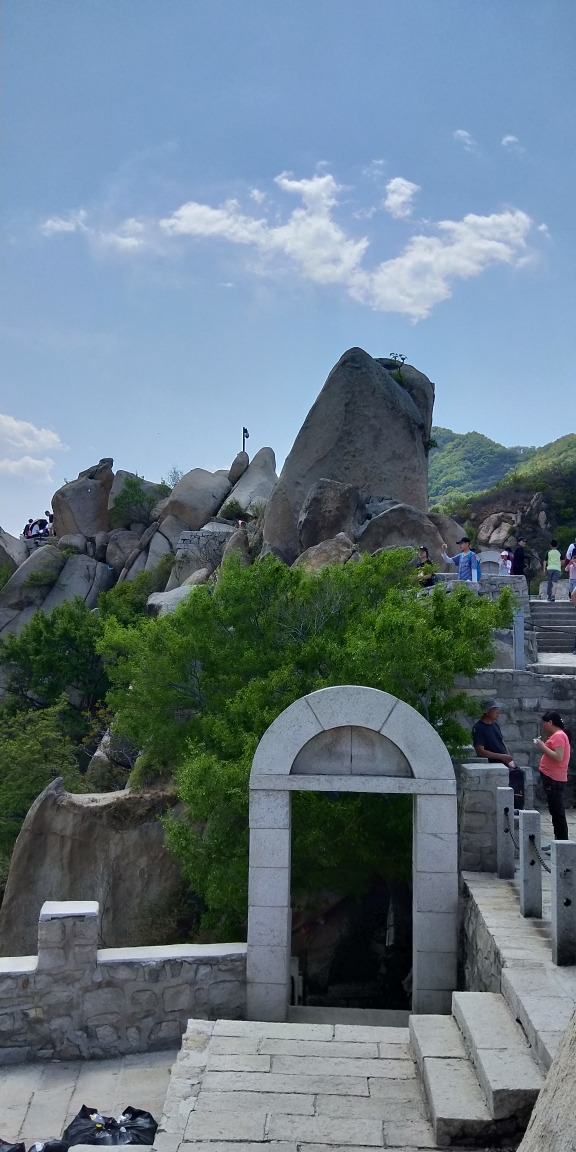 凤凰岭.飞来石塔_非洲旅游