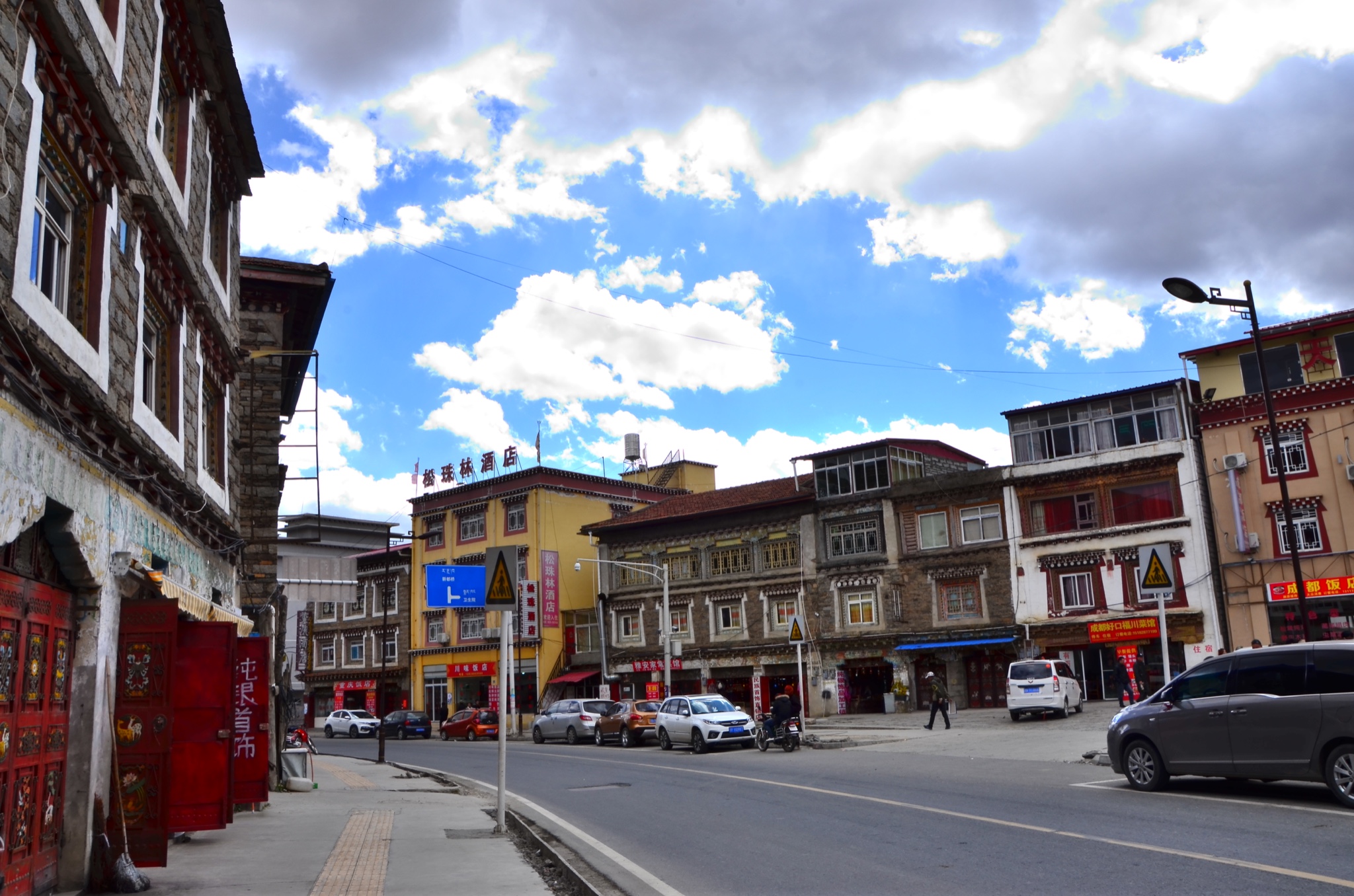 路况行程 : 色达县城-药王神山,天葬台-翁达镇-炉霍县城-新都桥镇