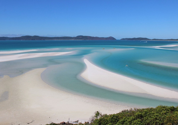 欣赏壮美的通道峰(passage peak)和彭特考斯特岛(pentecost island)