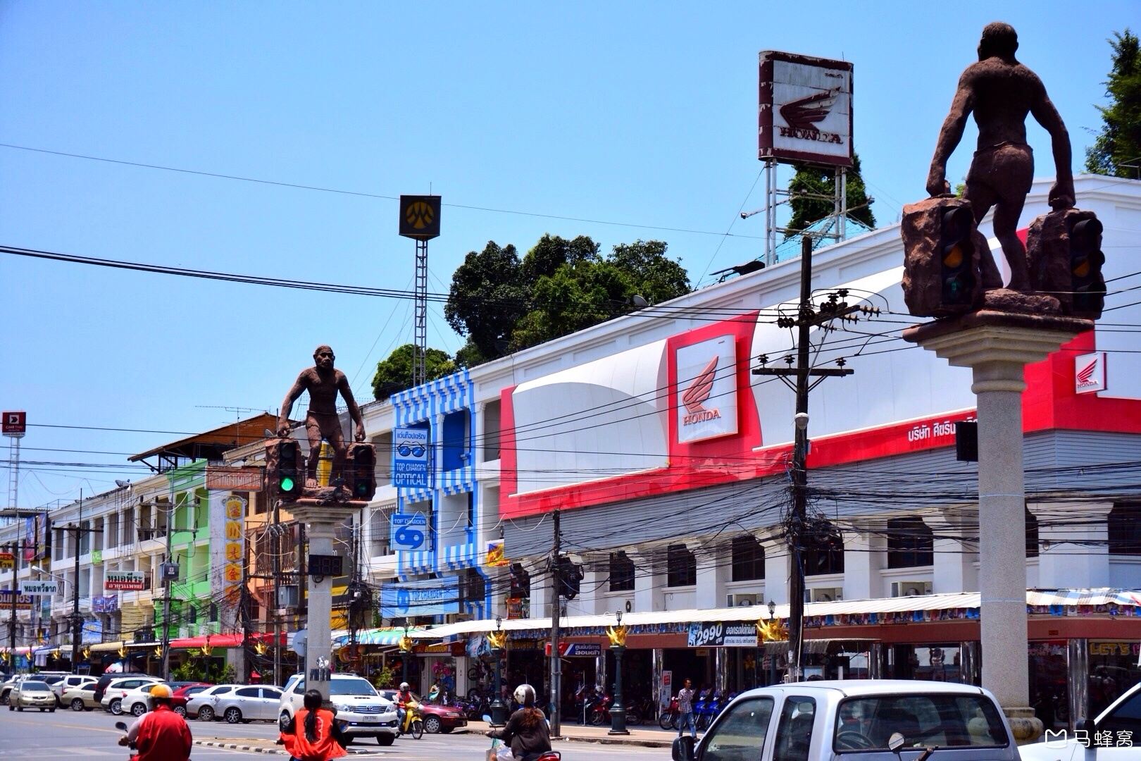 老实说甲米镇的商场都不算大,跟我们国内的比简直小得一咪咪,而奥南没